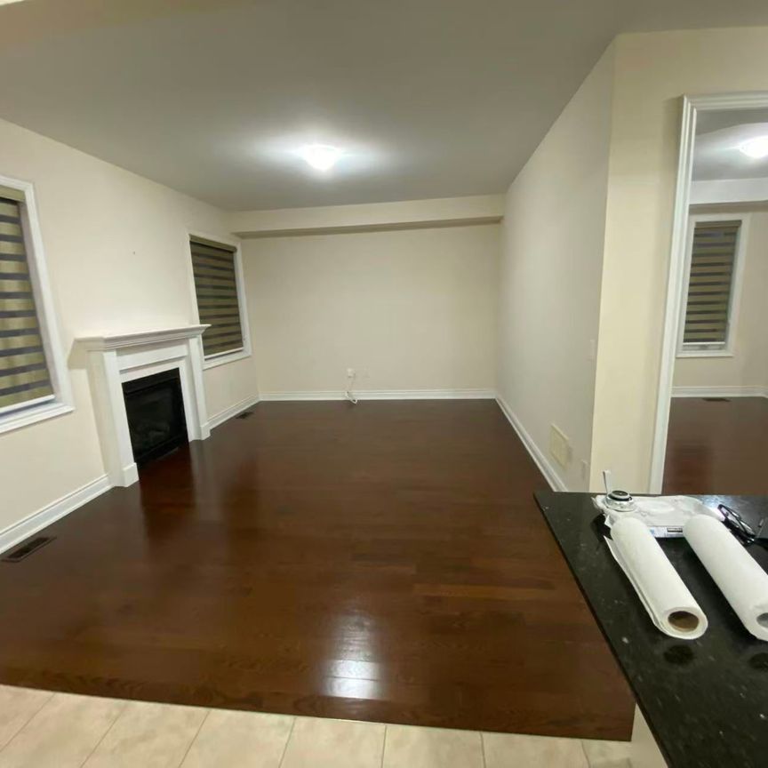 For Lease - 37 Ladder Crescent, East Gwillimbury, Ontario - Photo 1