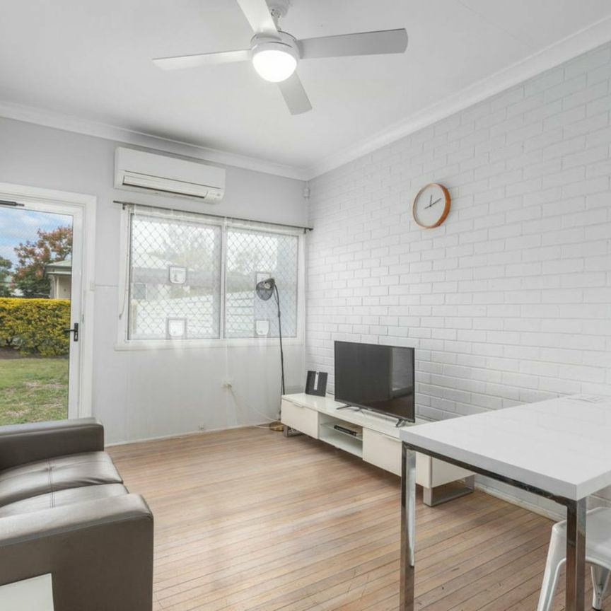 Tidy 2 Bedroom Unit - Photo 1