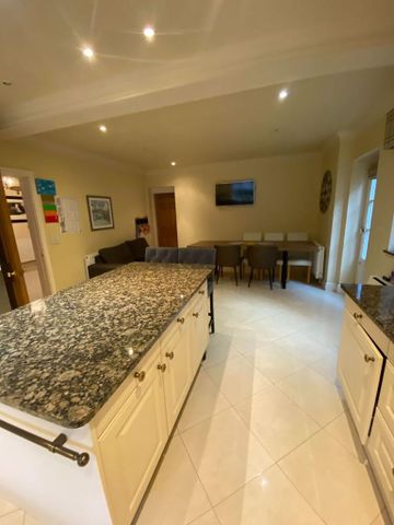 5 bedroom detached house to rent - Photo 4