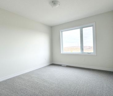 For Lease - 375 Benninger Drive, Kitchener, Ontario - Photo 2