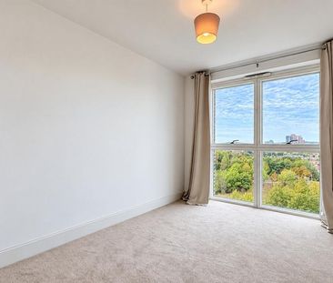 3 bedroom flat to rent - Photo 3