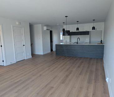 4 ½ + 1 bureau COWANSVILLE- Quartier des comédiens, NOUVELLE CONSTR... - Photo 2