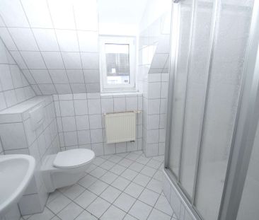 3-Zimmer-Wohnung im Dachgeschoß mit separater Küche und Dusche, ren... - Photo 3