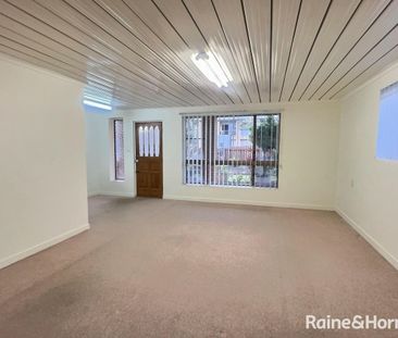 Large Family Home in Great Clinton Location! - Photo 3