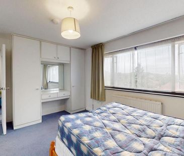 1 bedroom in a house share to rent - Photo 2