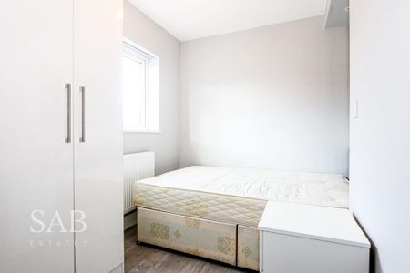 1 bedroom in a house share to rent - Photo 2