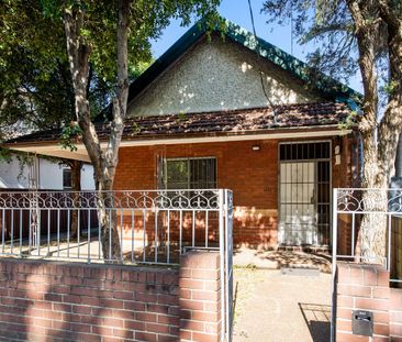 HUGE 3 BEDROOM FAMILY HOME - Photo 5