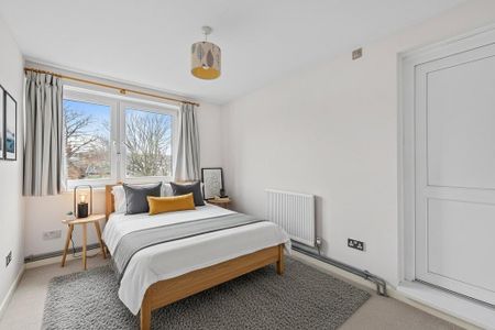 3 bedroom flat to rent - Photo 3