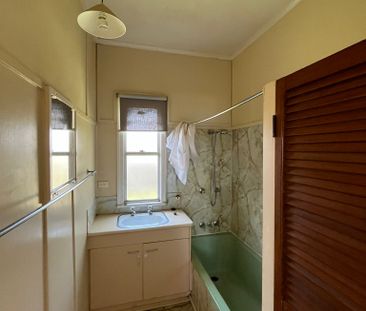 20 Sydney Street, Kepnock QLD 4670 - House For Rent - $550 | Domain - Photo 3