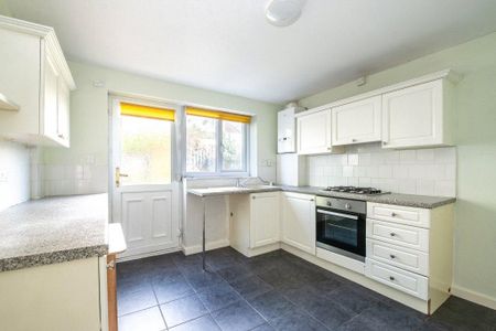 2 bedroom semi-detached house to rent - Photo 4