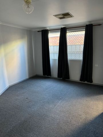 QUAINT HOME IN A CENTRAL LOCATION - Photo 4