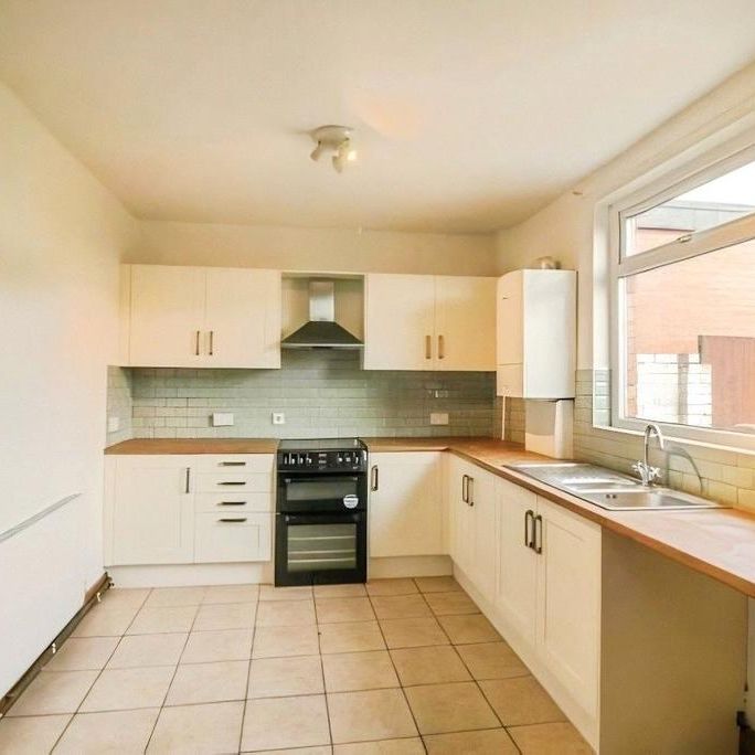 3 bedroom terraced house to rent - Photo 1
