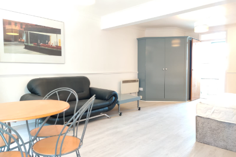 Leman Street Aldgate E1 - Photo 1