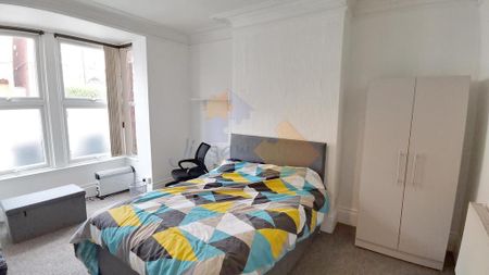 4 bedroom townhouse to rent - Photo 3