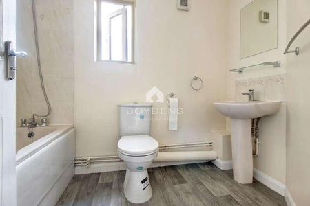 Friday Wood Green, Colchester, Essex, CO2 - Photo 4