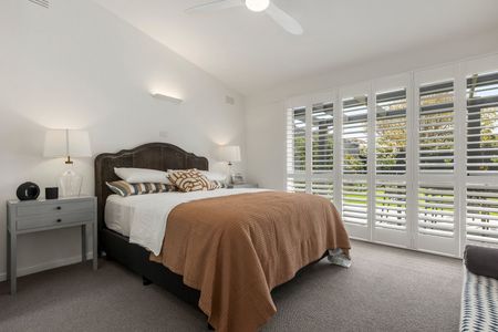 FULLY FURNISHED STUNNING RENOVATED HOME IN PRIME LOCALE - Photo 2