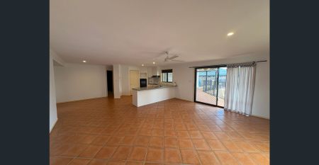 Available now, move in before Christmas! - Photo 3