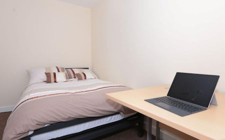 3 bedroom flat to rent - Photo 5