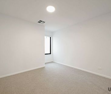Townhouse in Millie complex! - Photo 2