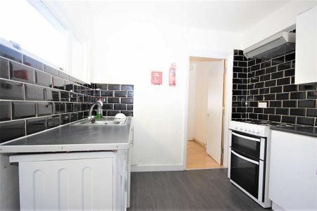 2 bedroom flat to rent - Photo 4