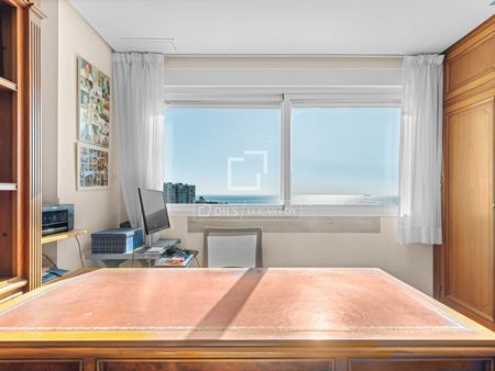 6 Bedroom penthouse with 250m² terrace for rent in Cabo de las Huertas - Photo 3