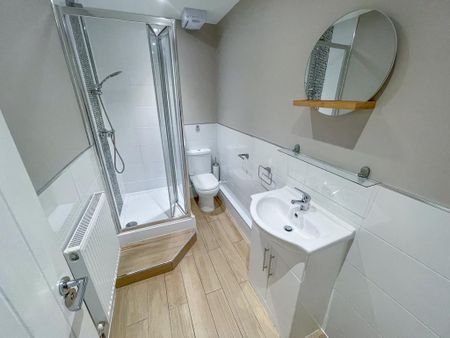 4 bedroom flat to rent - Photo 4