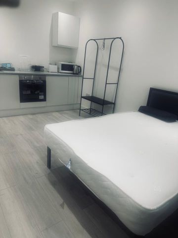 5 Bed Semi-Detached House, Hill House Road, SW16 - Photo 5