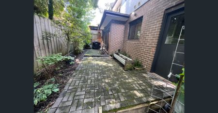 Large 2 Bedroom Townhouse - Photo 3