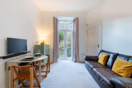 2 bedroom ground floor flat to rent - Photo 2