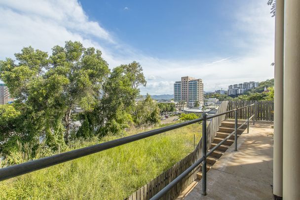 2/24 Hale Street, Townsville City - Photo 1