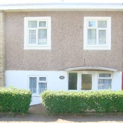 FIVE BEDROOM HOUSE IN HATFIELD - Photo 1