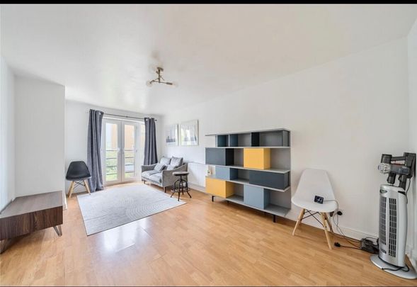 1 Bed Flat, Corbidge Court, SE8 - Photo 1