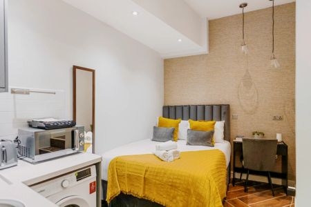 Compact Comfort: Your London Basecamp - Photo 4