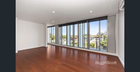 2 BEDROOM, 2 BATHROOM APARTMENT WITH VIEWS - Photo 3