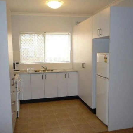 TWO BEDROOM UNIT IN CENTRE OF HURSTVILLE - Photo 3