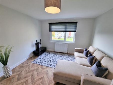2 bedroom flat to rent - Photo 2