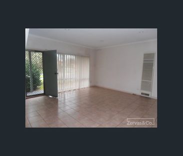 Lovely Two-Bedroom Townhouse – Great Location! - Photo 3