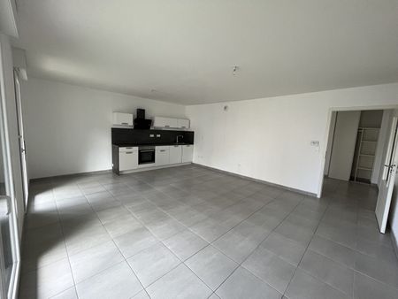 Location Appartement 3 pièces 73m² - Photo 3