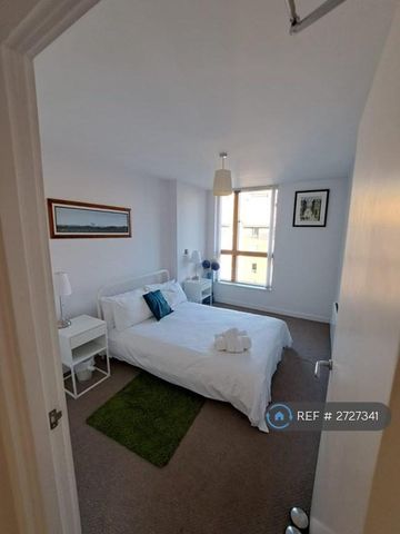 2 bedroom flat to rent - Photo 4