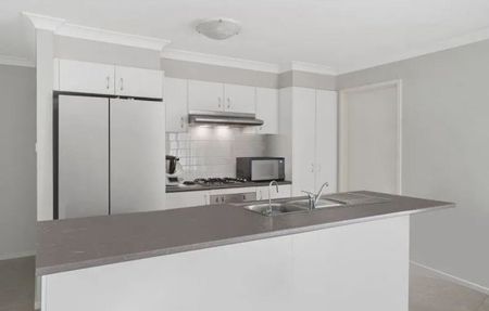 Four Bedroom House with Ducted AC! - Photo 4