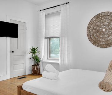 484 Gladstone - Photo 3