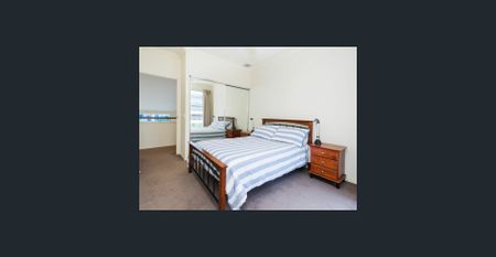 FURNISHED EXECUTIVE APPARTMENT WITH WATER VIEWS! - Photo 4