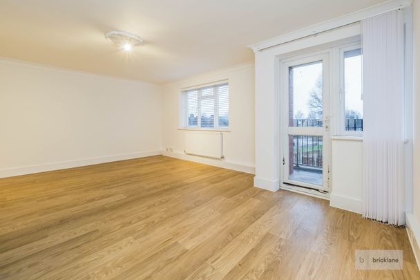 Eric Close, E7 - Photo 1