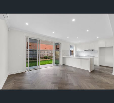 2/31 Gyton Ave, Glen Waverley, Vic 3150 - Photo 3