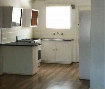 Ground Level, TWO Bedroom, Open Plan Large Living/Dining area, Grea... - Photo 2