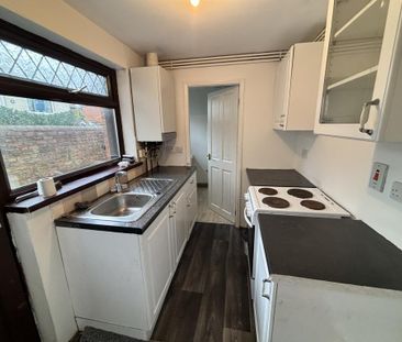 2 bedroom terraced house to rent - Photo 4