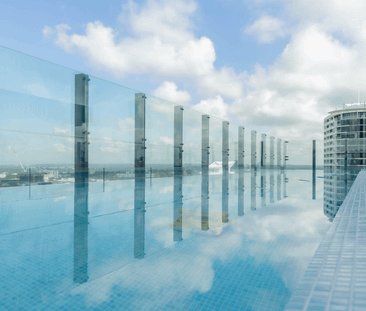 Elegant Three-Bedroom Residence with Panoramic Harbour & City Views - Photo 6