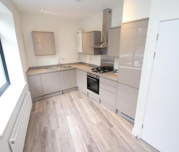 2 bedroom end of terrace house to rent - Photo 5