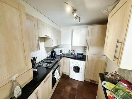 2 bedroom flat to rent - Photo 5