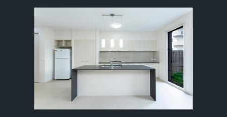 Modern & spacious townhouse in a prime city location. - Photo 3